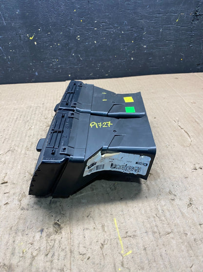 2007 to 2010 Saturn Outlook Dashborad Center Air Vent OEM p1727 DG2
