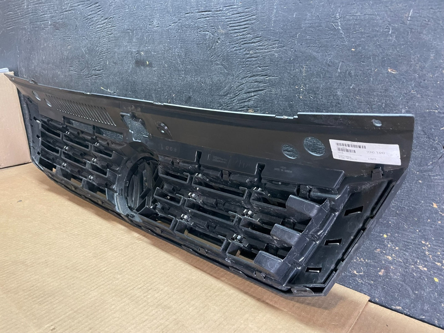 2016 to 2018 Volkswagen Passat Front Upper Grill Grille Oem AA9063 DG8