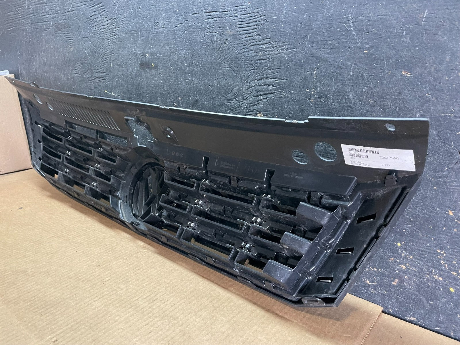 2016 to 2018 Volkswagen Passat Front Upper Grill Grille Oem AA9063 DG8