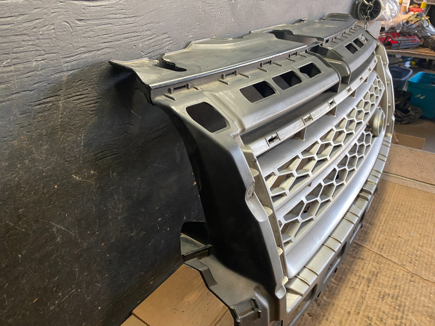 2008 to 2010 Land Rover LR2 Front Bumper Grille Grill OEM q8563 DG2