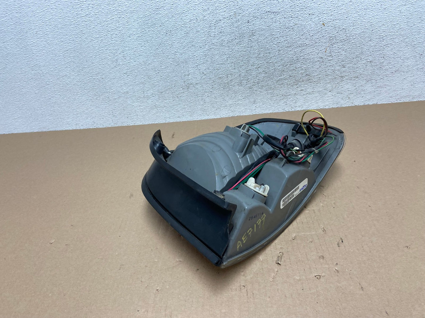 2005 to 2006 Hyundai Santa Fe Left Driver Side Tail Light AE7177 LK5