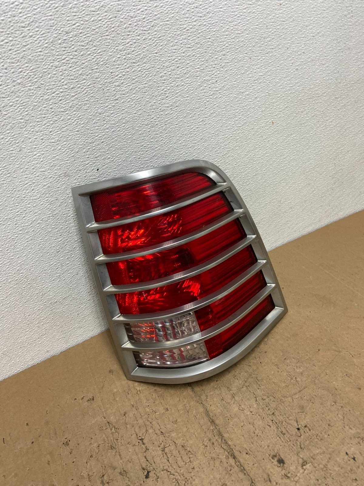 2002 2003 2004 2005 Mercury Mountaineer Right Passenger Tail Light AC7422 DW2