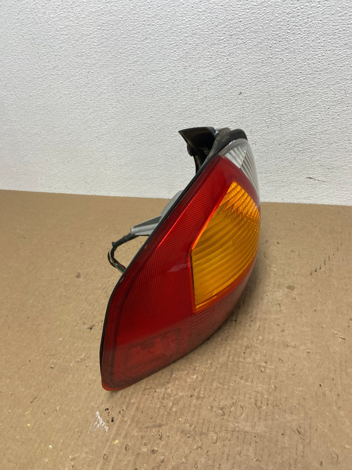 2001 - 2004 Hyundai Santa Fe Left Driver LH Side Tail Light AC1047 LK2
