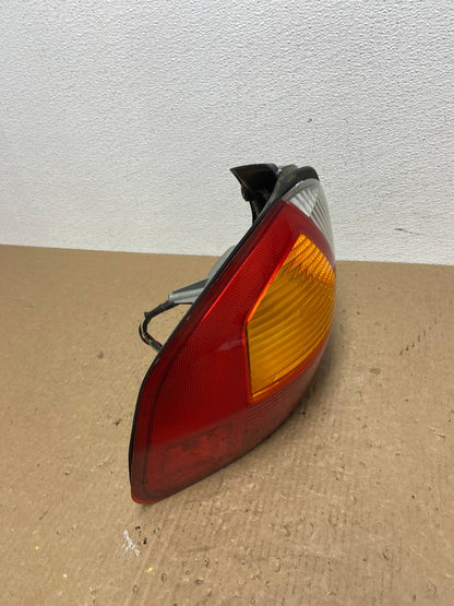 2001 - 2004 Hyundai Santa Fe Left Driver LH Side Tail Light AC1047 LK2