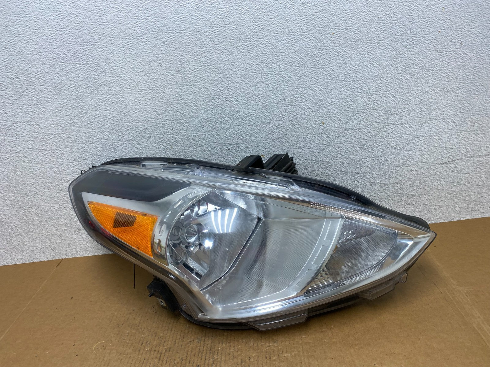 2015 to 2019 Nissan Versa Headlight Right Passenger RH Side AD9324 DW0