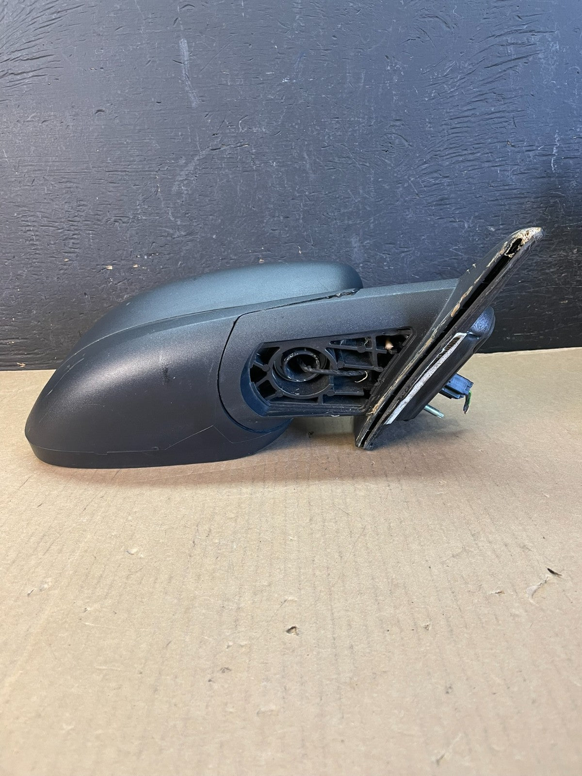 2010 to 2018 Ford Taurus Right Passenger View Door Mirror AD5571 DW3