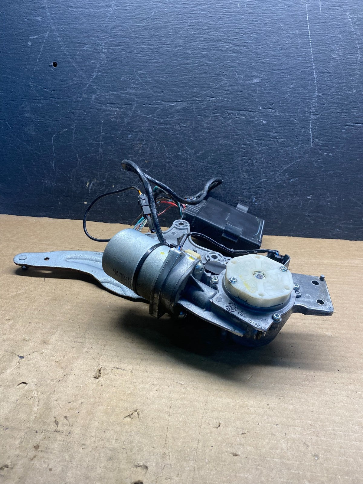 2009 to 2016 GMC Acadia Rear Trunk Liftgate Power Motor Actuator AD9815 DG3