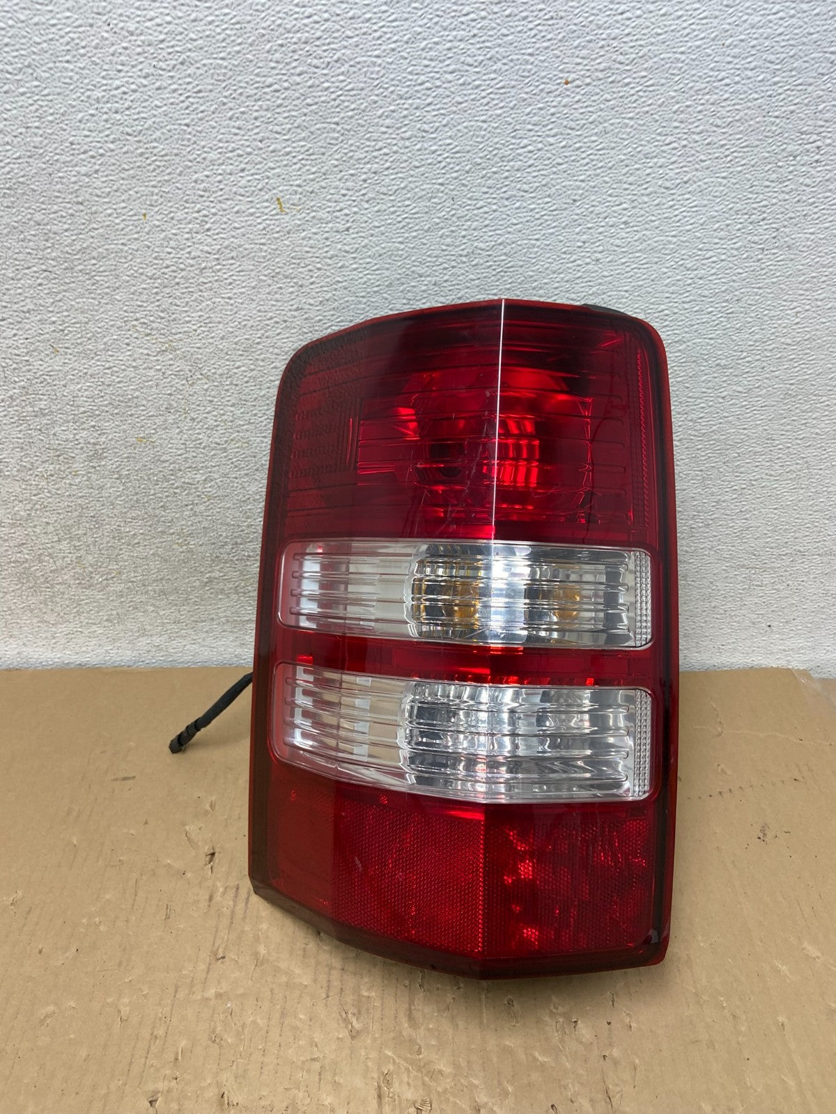 2008 to 2012 Jeep Liberty Left Driver Side Lh Tail Light AH2731 DW0