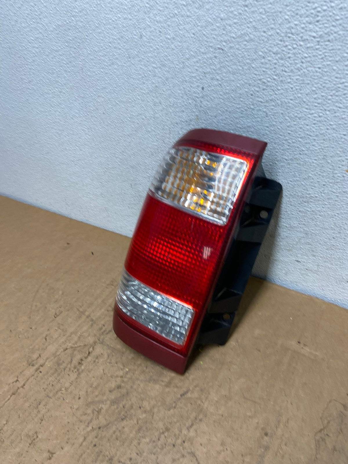 1999 to 2004 Nissan Pathfinder Left Driver Lh Side Tail light AD0572 LK1
