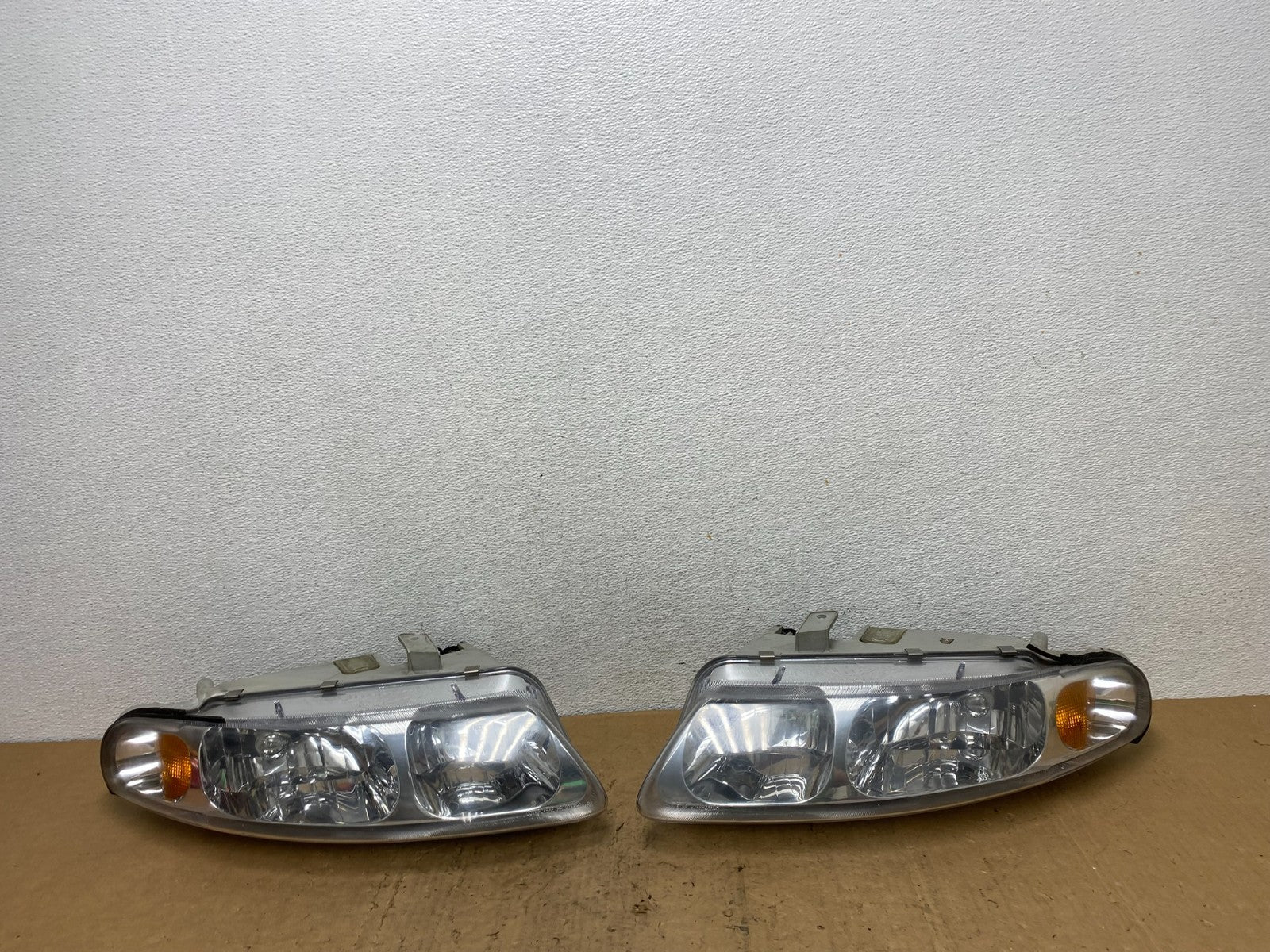 1995 to 1996 Chrysler Sebring Coupe Left+Right Side Headlights AD0514 DW0