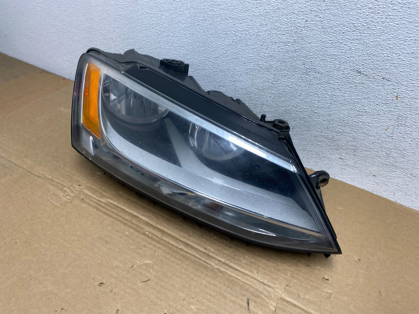 2011 to 2014 Volkswagen Jetta Right Passenger RH Headlight Halogen AD3877 DW1