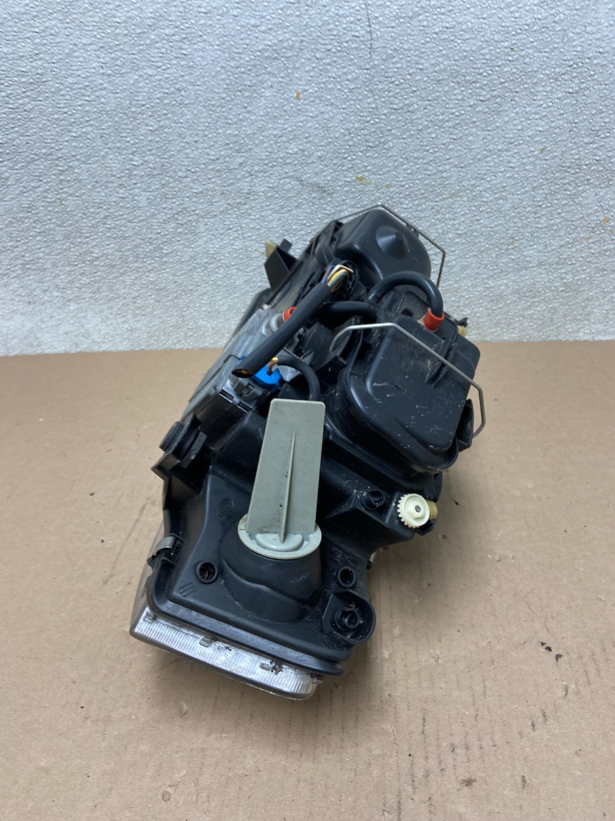 2002 to 2004 Audi A6 Right Passenger RH Side Xenon Headlight OEM AB5020 DW5