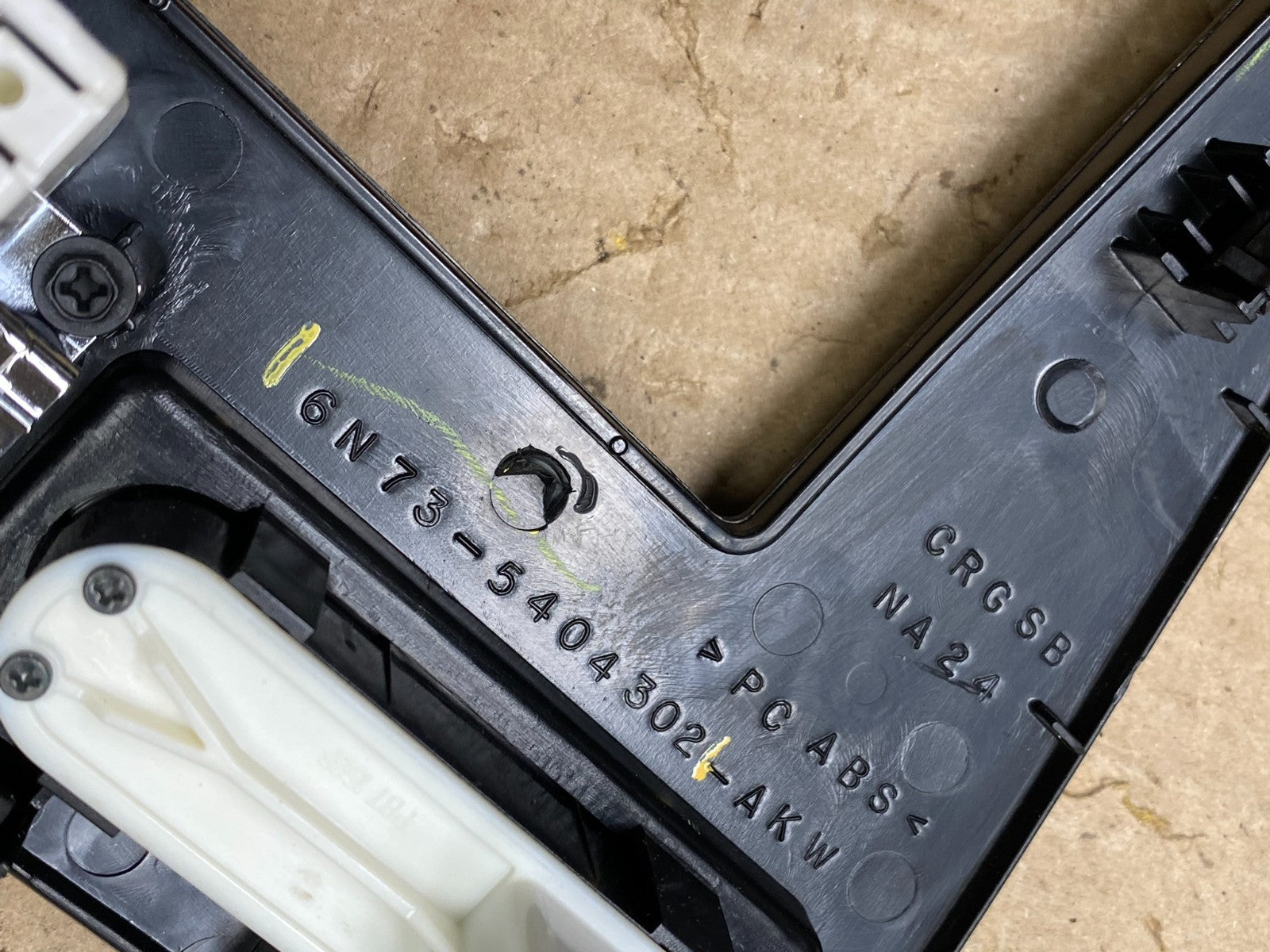 2006 to 2009 Ford Fusion Center Dash Radio Clock Bezel Trim ac6594 DG6
