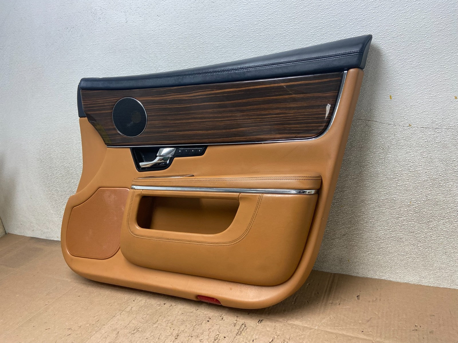 2010 to 2015 Jaguar XJL Interior Front Right Passenger Door Trim Panel Y4920 DG1