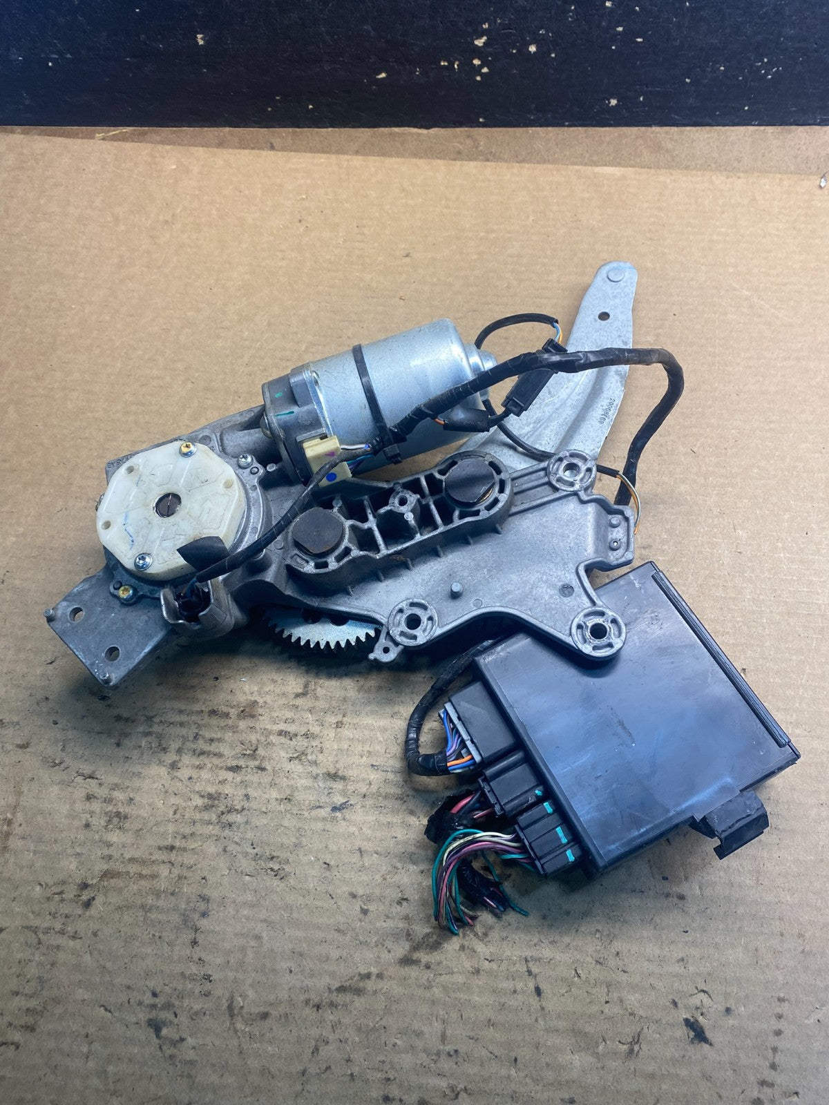 2009 to 2016 GMC Acadia Rear Trunk Liftgate Power Motor Actuator OEM AA0738 DG0