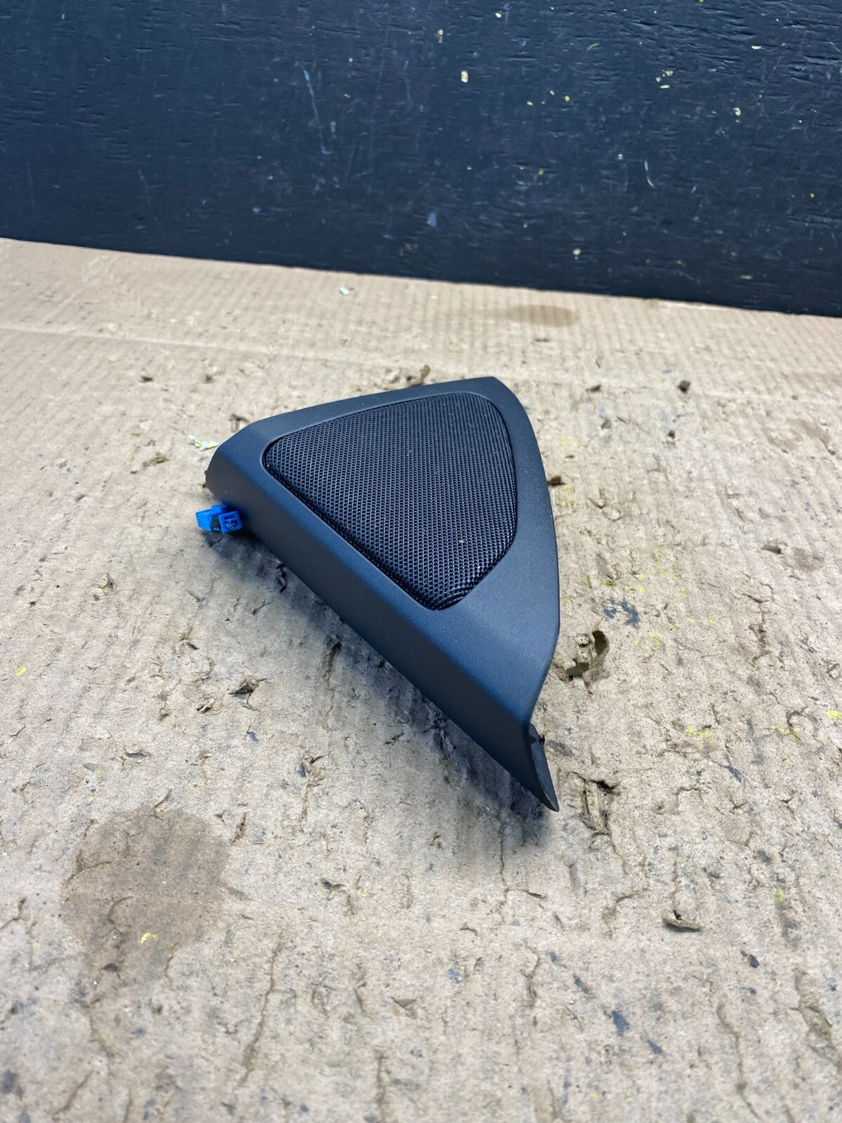 2020 to 2023 BMW X6 right side Tweeter Speaker Right Side Door N04963