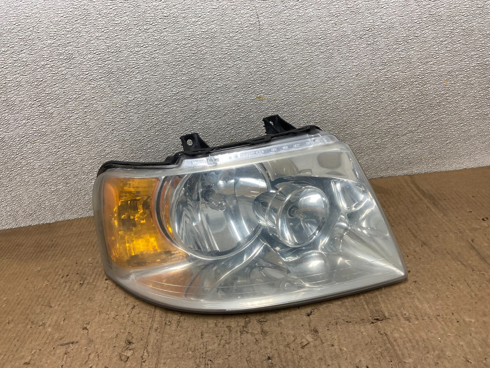 2003 - 2006 Ford Expedition Right Passenger Side Headlight Halogen Oem AA8410 DW0