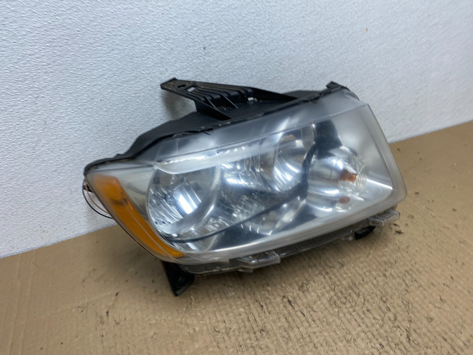 2011-2013 Jeep Grand Cherokee Right Passenger Halogen Headlight AC4141 DW2