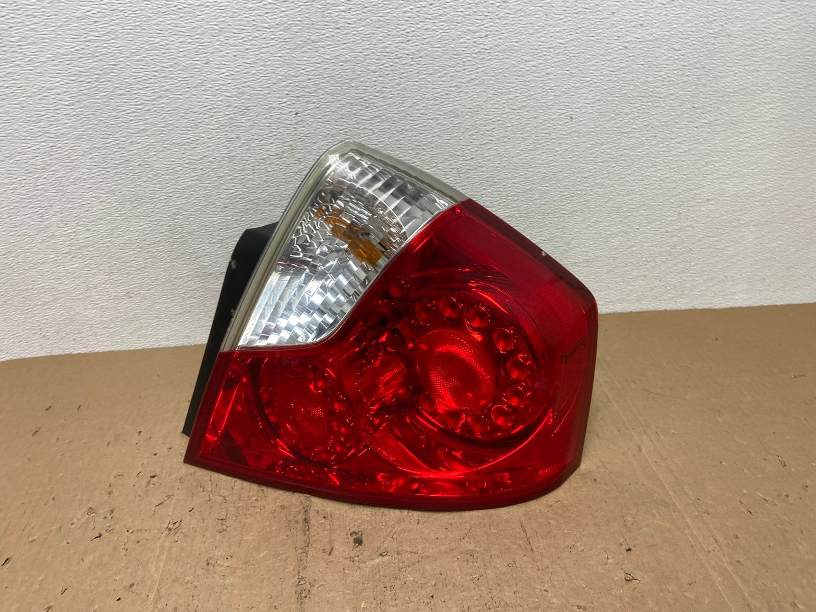 2006 2007 Infiniti M35 M35X M45 Right Passenger Side Tail Light AC7189 LK0