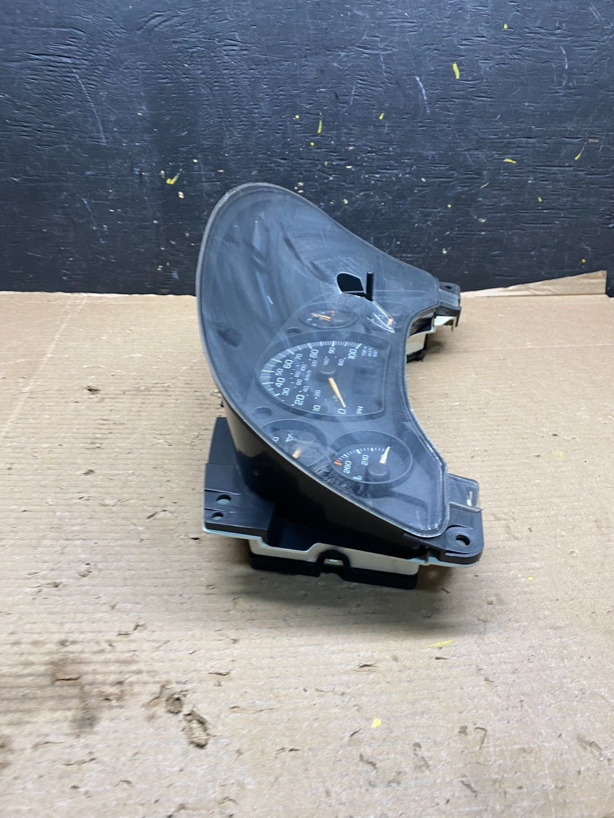 2004 to 2007 Chevrolet Express Speedometer Cluster Gauge R2910 DG2