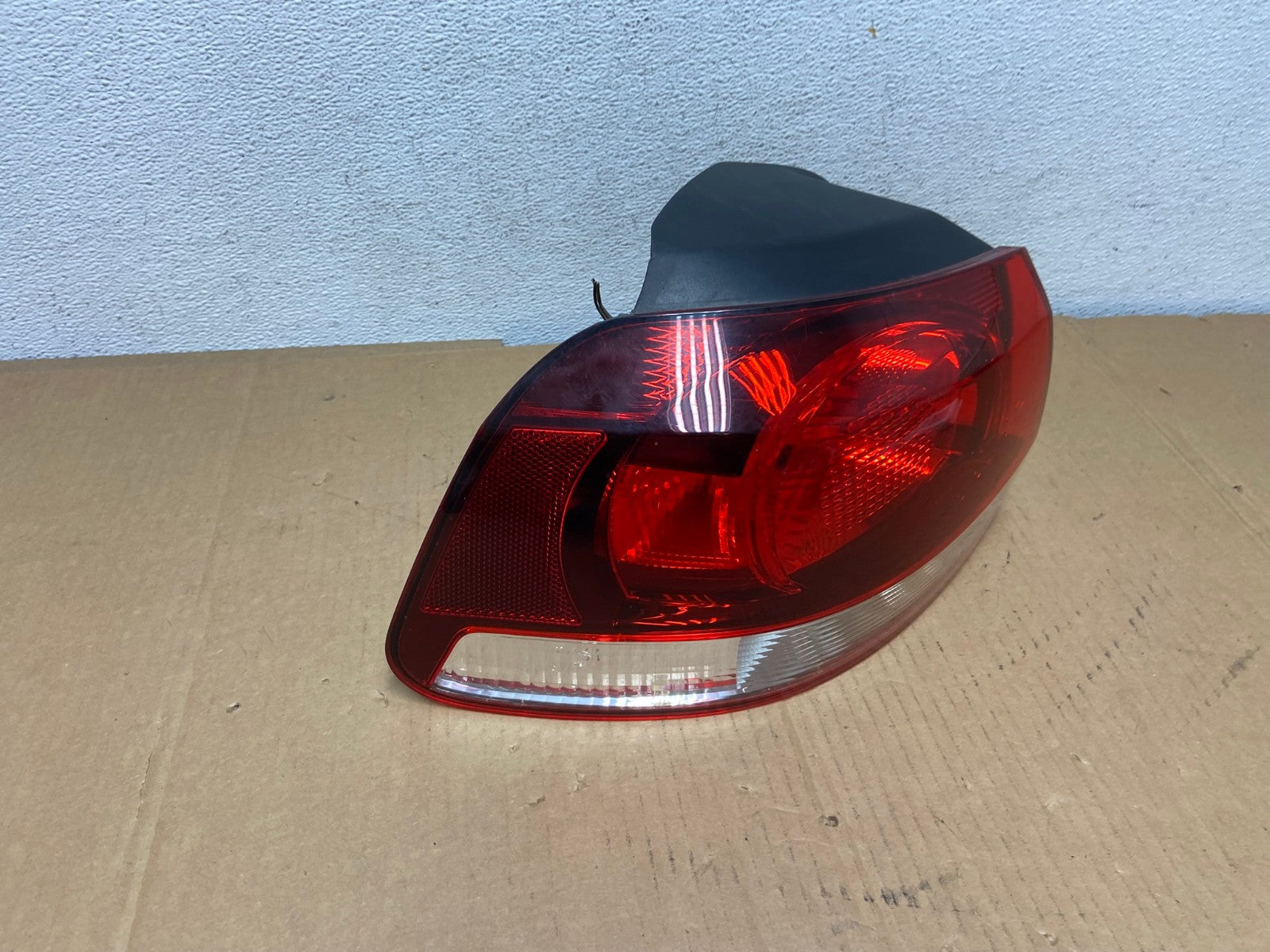 2010 to 2014 Volkswagen Golf & GTI Hatchback Left Side Tail Light AD0780 LK2