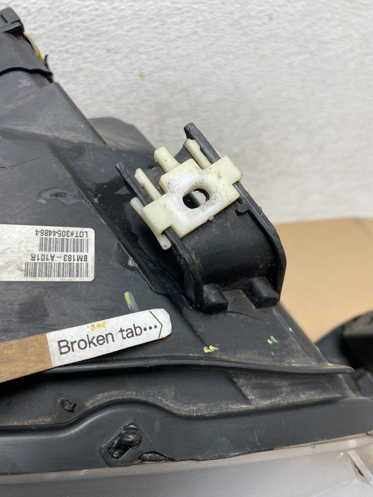 2009-2011 BMW 3 Series 328i 4/D Sedan Headlight Halogen Right Passenger AE72647