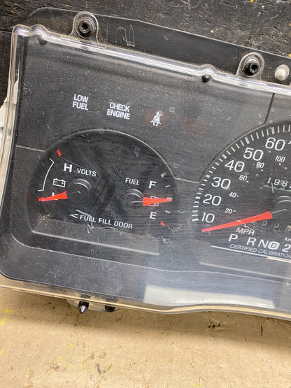 2001 to 2005 Mercury Grand Marquis Speedometer Cluster Gauge u5276 DG1