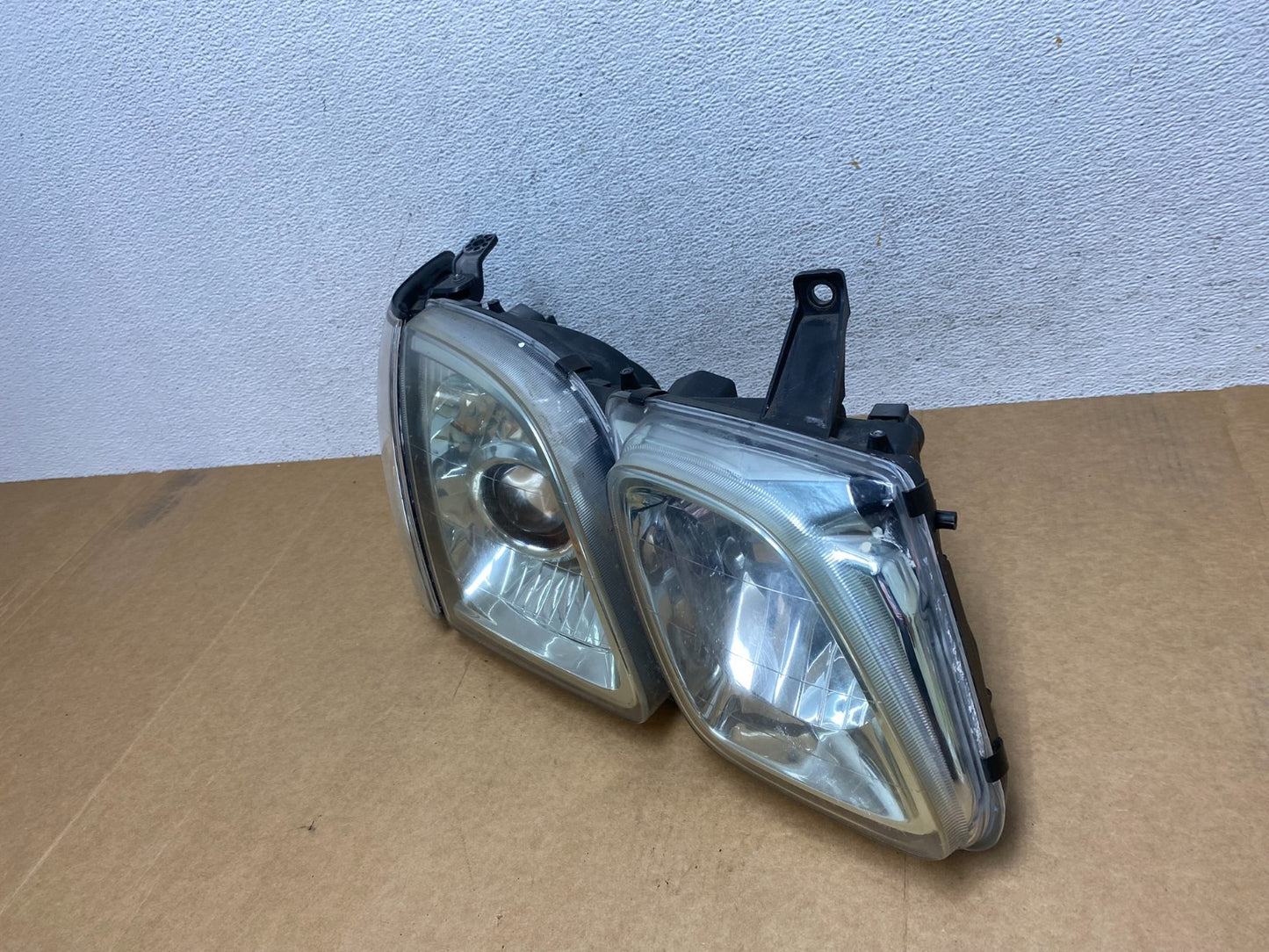 2003 to 2007 Lexus LX470 Right Passenger Side Halogen Headlight AE2903 DW1