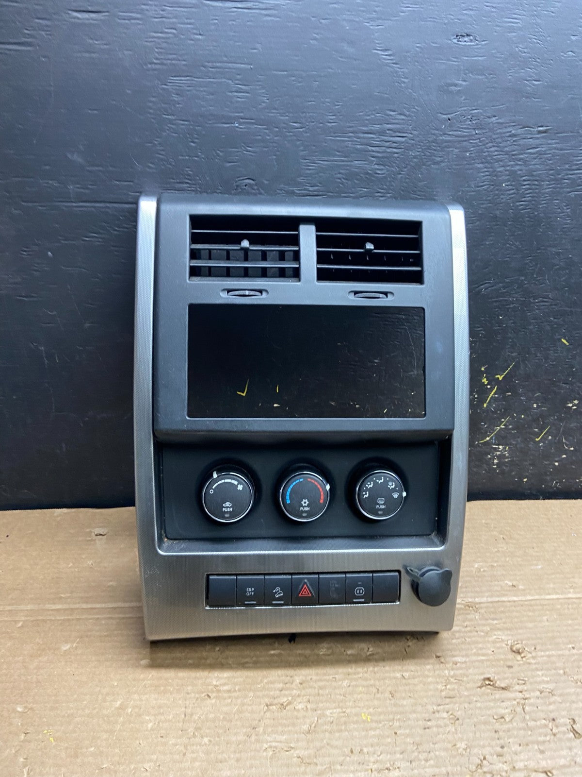 2008 to 2012 Jeep Liberty Dash Climate Temperature Control Radio Bezel w2061 DG0