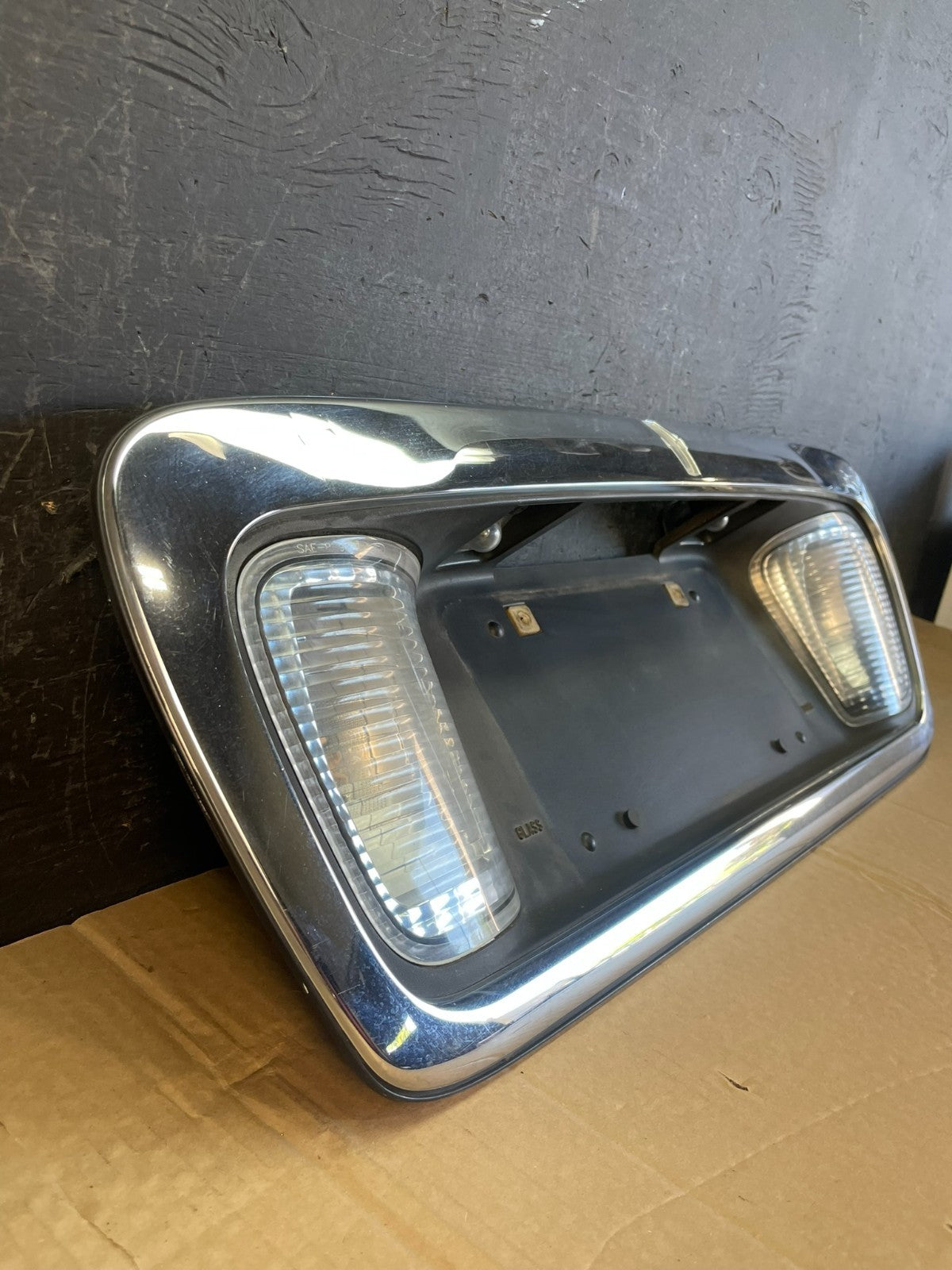 1998 to 2002 Lincoln Navigator Finish Panel Rear Reverse Light AC97121