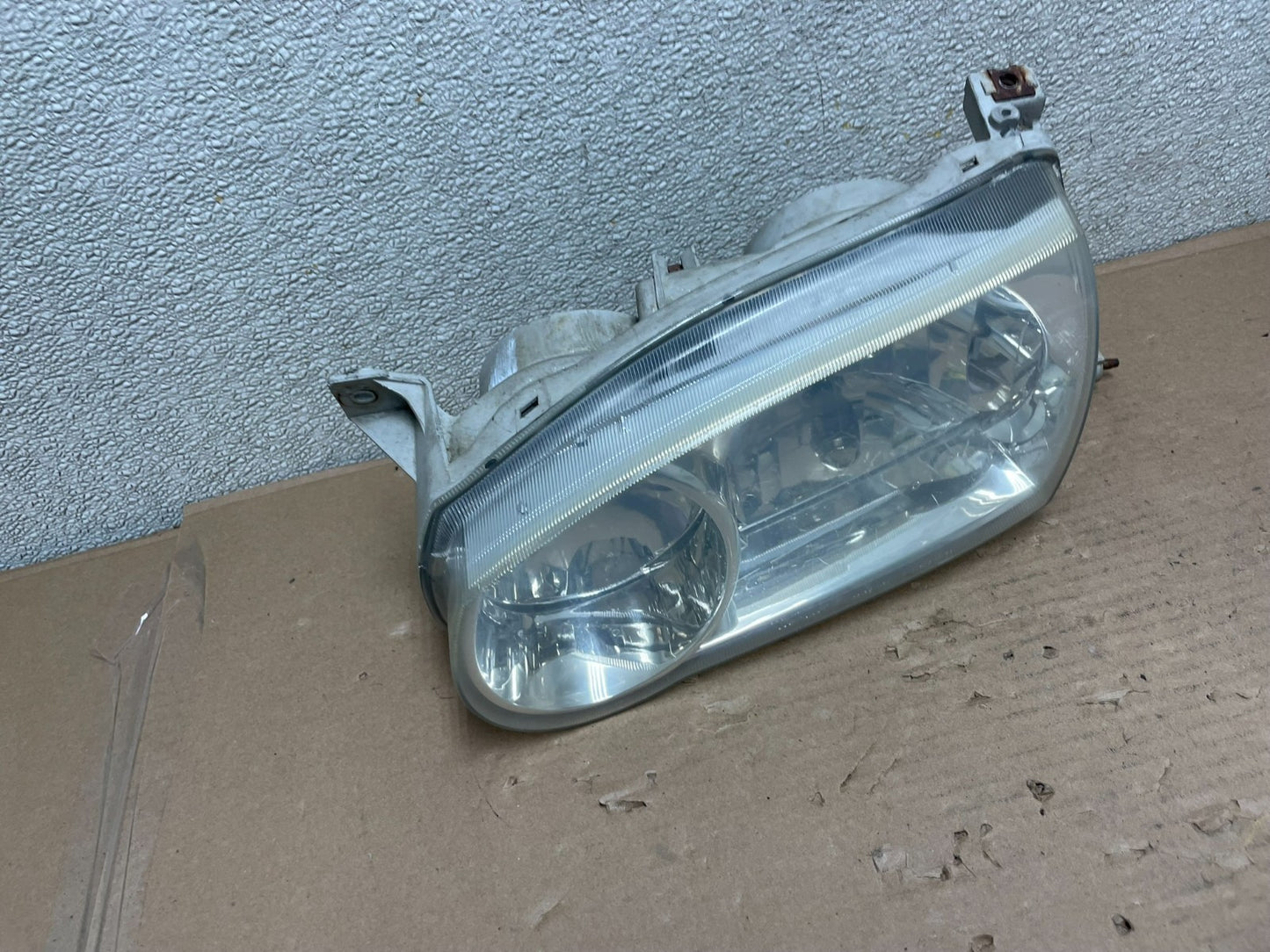 2001 2002 Toyota Corolla Left Driver LH Side Halogen Headlight AA9983 DW2