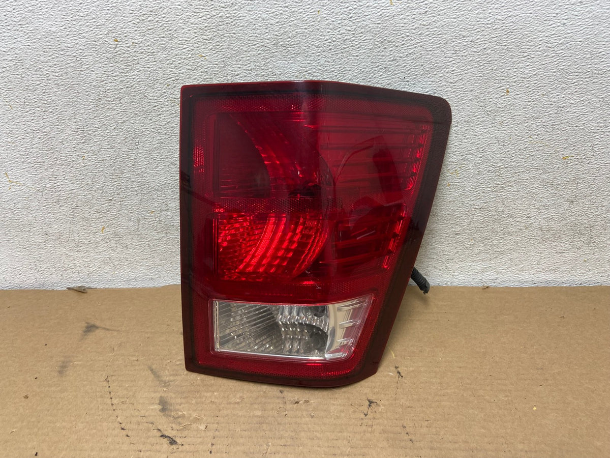 2007 2008 2009 2010 Jeep Grand Cherokee Right Passenger Tail Light AH4259 LK0