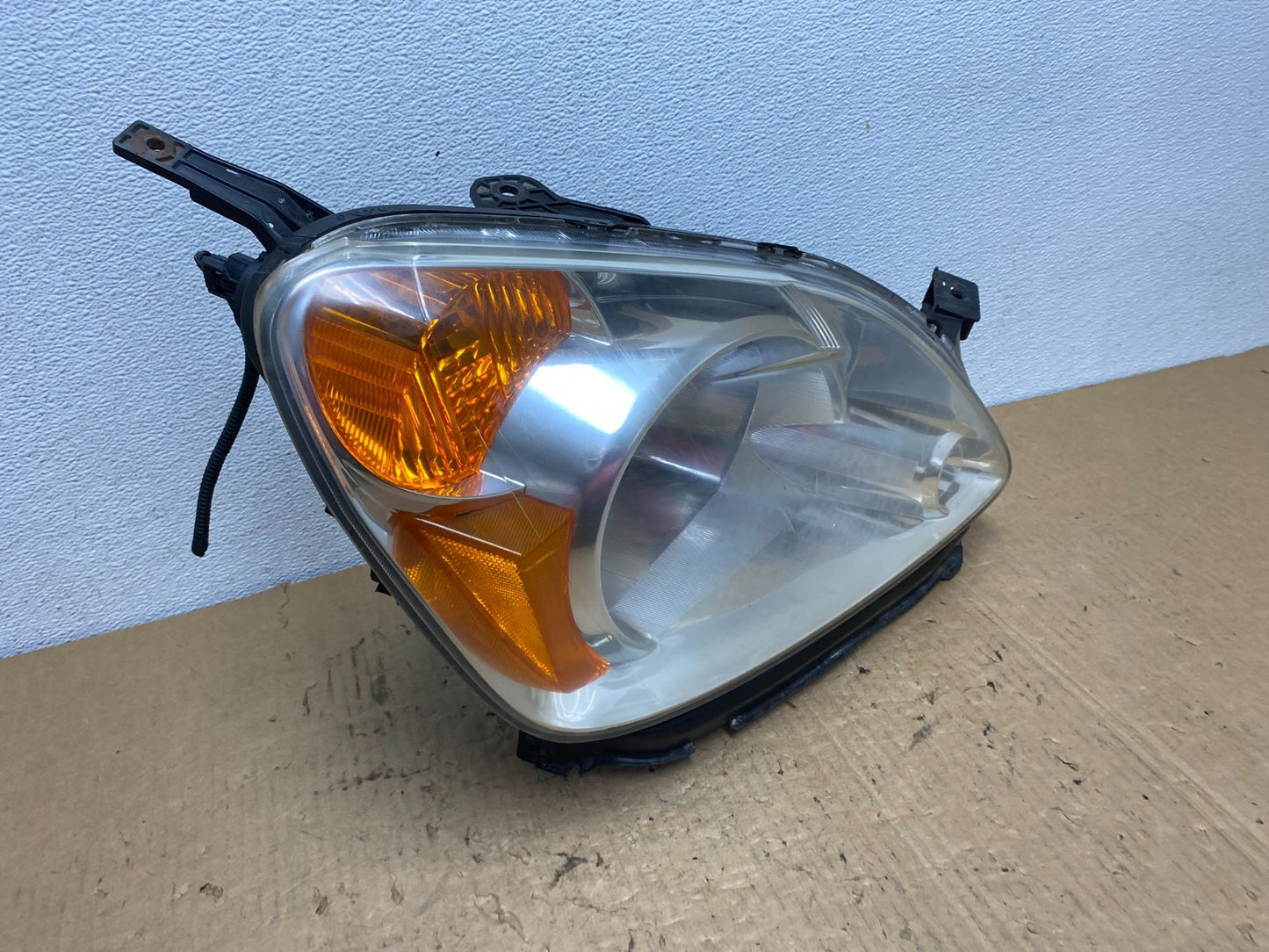 2002 to 2004 Honda CRV CR-V Right Passenger RH Halogen Headlight AC8327 DW2