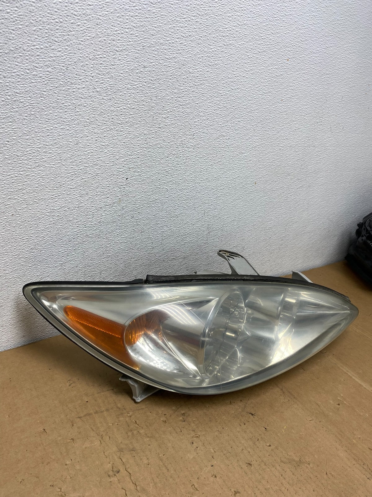 2002 to 2004 Toyota Camry Halogen Headlight Right Passenger Rh AC8572 DW2
