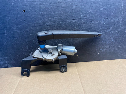 2013 - 2017 Hyundai Santa Fe Rear Glass Windshield Wiper Motor AE8229 DG0