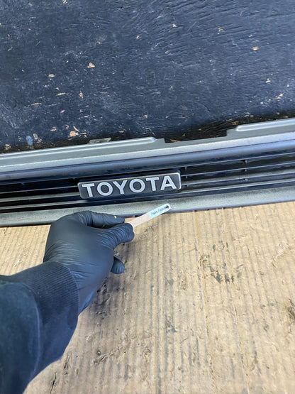 1988-1992 Toyota Corolla Grille Grill Front Upper  W/Insert Bracket OEM S9598 DG4