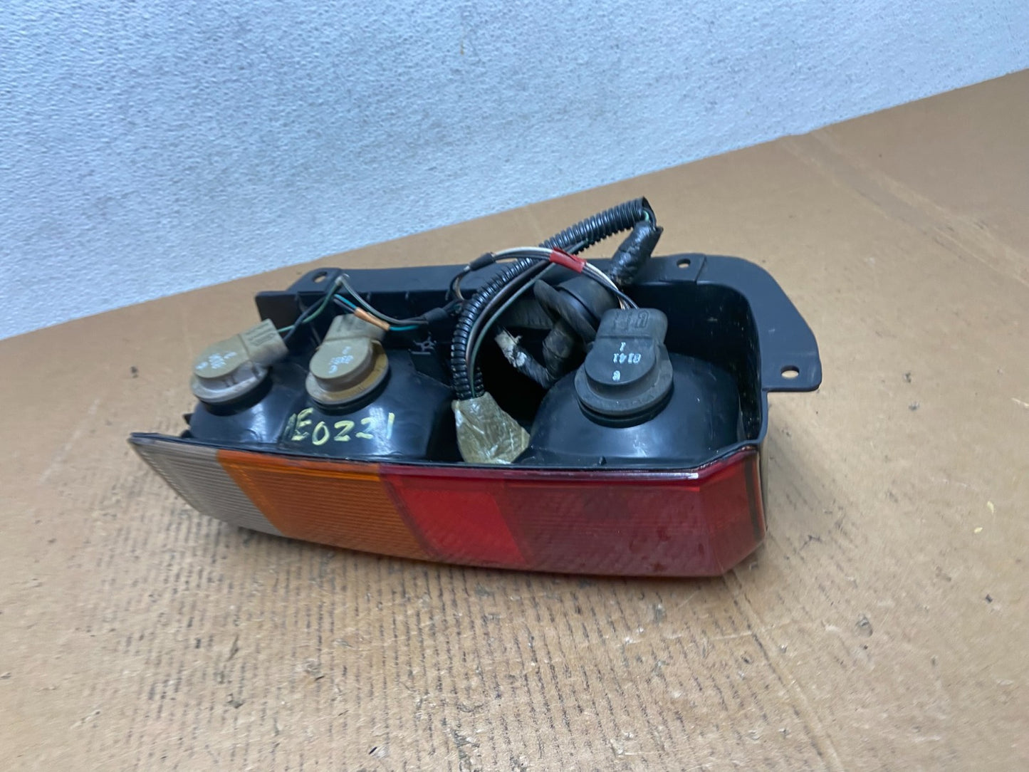 1997 to 2001 Jeep Cherokee Left Driver LH Side Tail Light AE0221 DW5