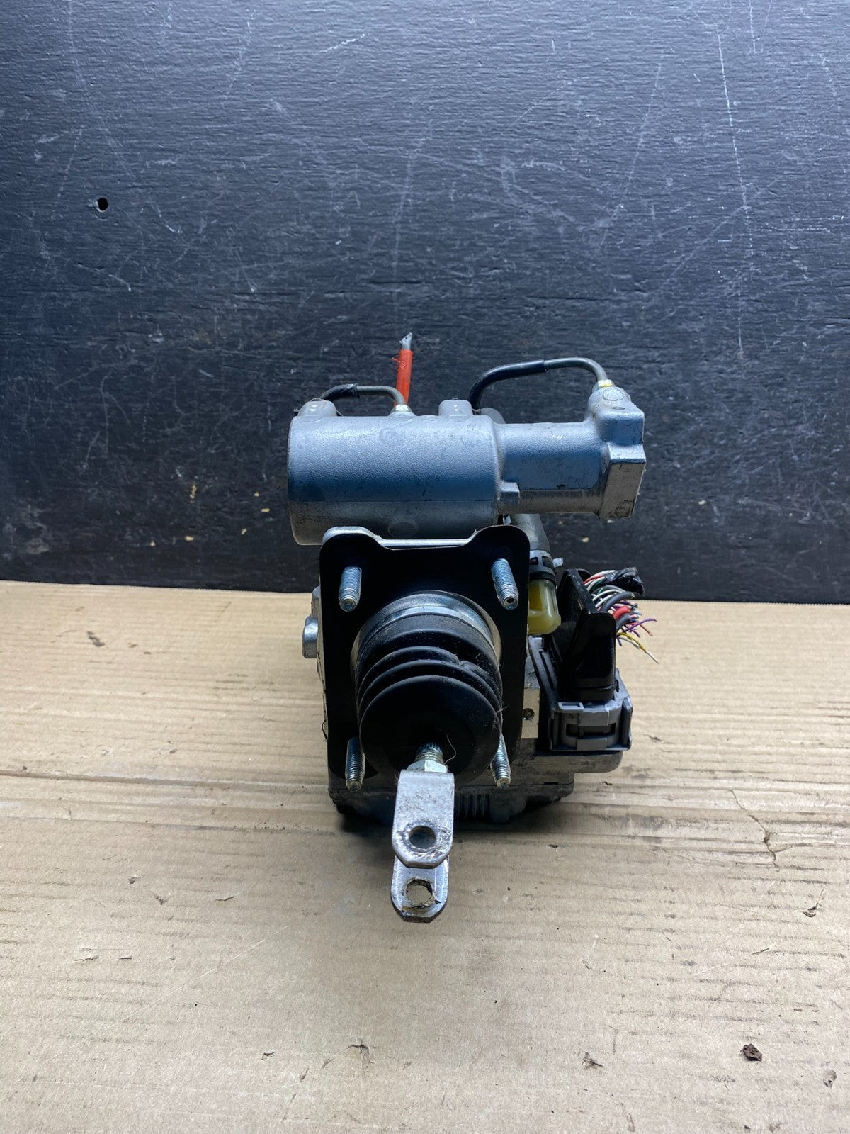 2010 - 2015 Toyota Prius ABS Brake Pump Anti Lock Module AH9648 DW2