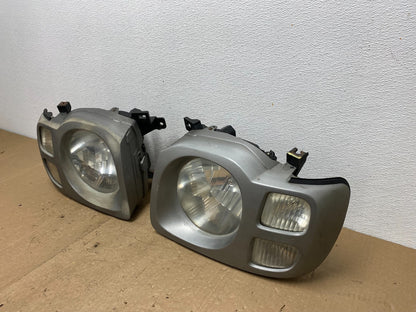 2002 2003 2004 Nissan Xterra Left+Right Side Headlights AC6020 DW1