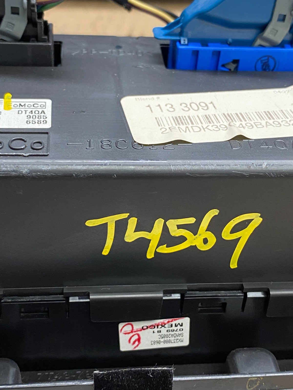 2007 - 2010 Ford Edge Heater Climate Control Radio Control Dash Bezel T4569 DG7