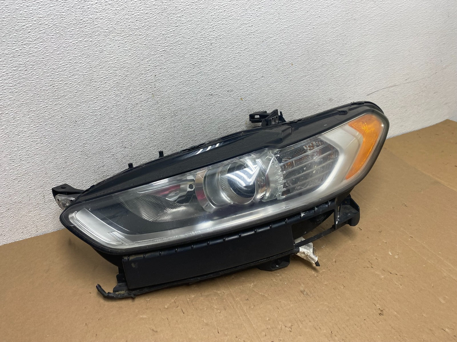 2013 to 2016 Ford Fusion Left Driver Lh Side Headlight AB6654 DW2
