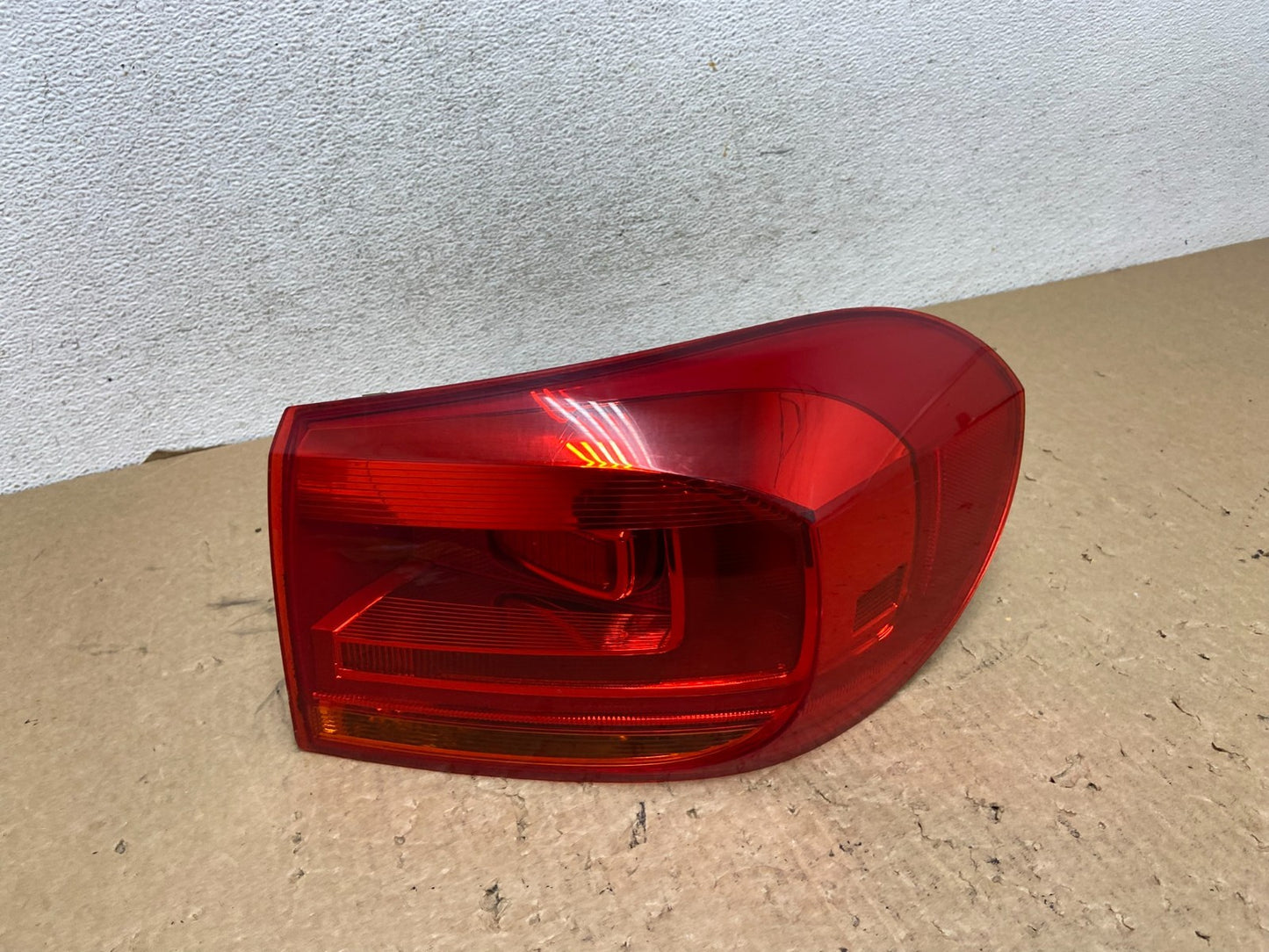 2012-2017 Volkswagen Tiguan Right Passenger RH Side Tail Light AF8101 DW0