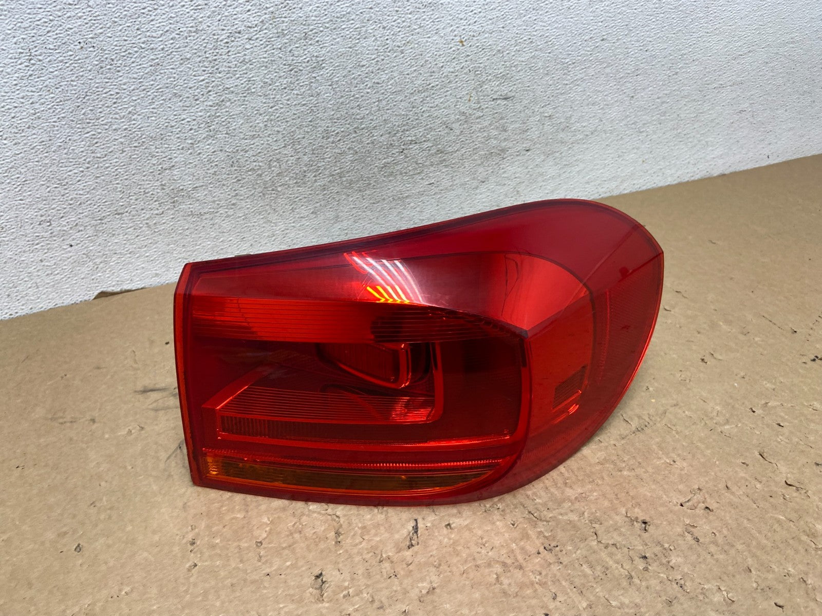 2012-2017 Volkswagen Tiguan Right Passenger RH Side Tail Light AF8101 DW0
