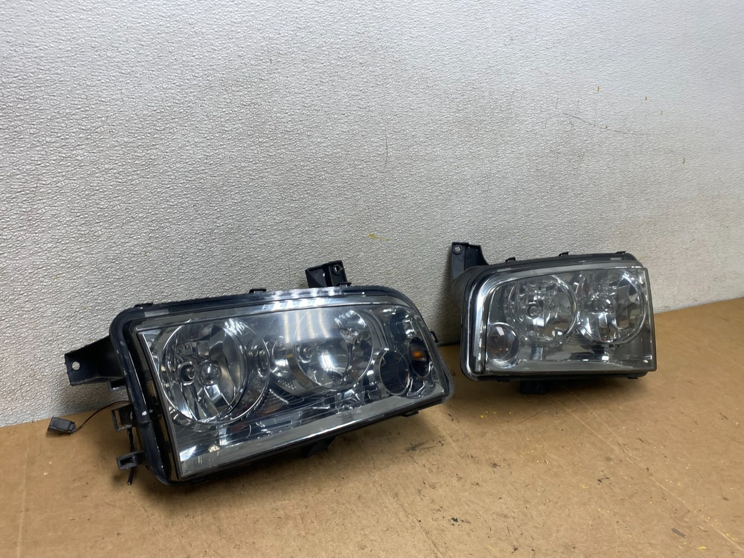 2007 to 2010 Dodge Charger Left+Right Set Side Headlights X7185 DW2