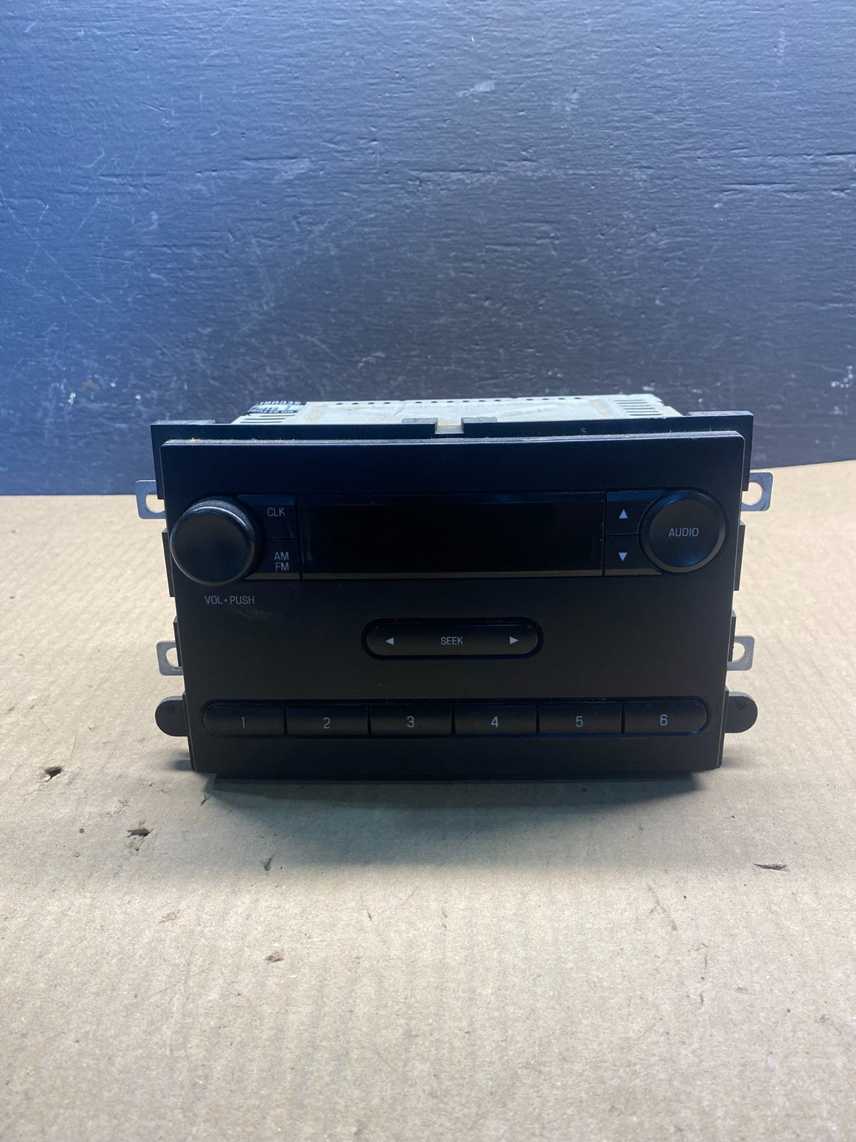2008-2013 Ford E150 E250 E350 AM FM Radio Stereo Receiver AC8910 DG0