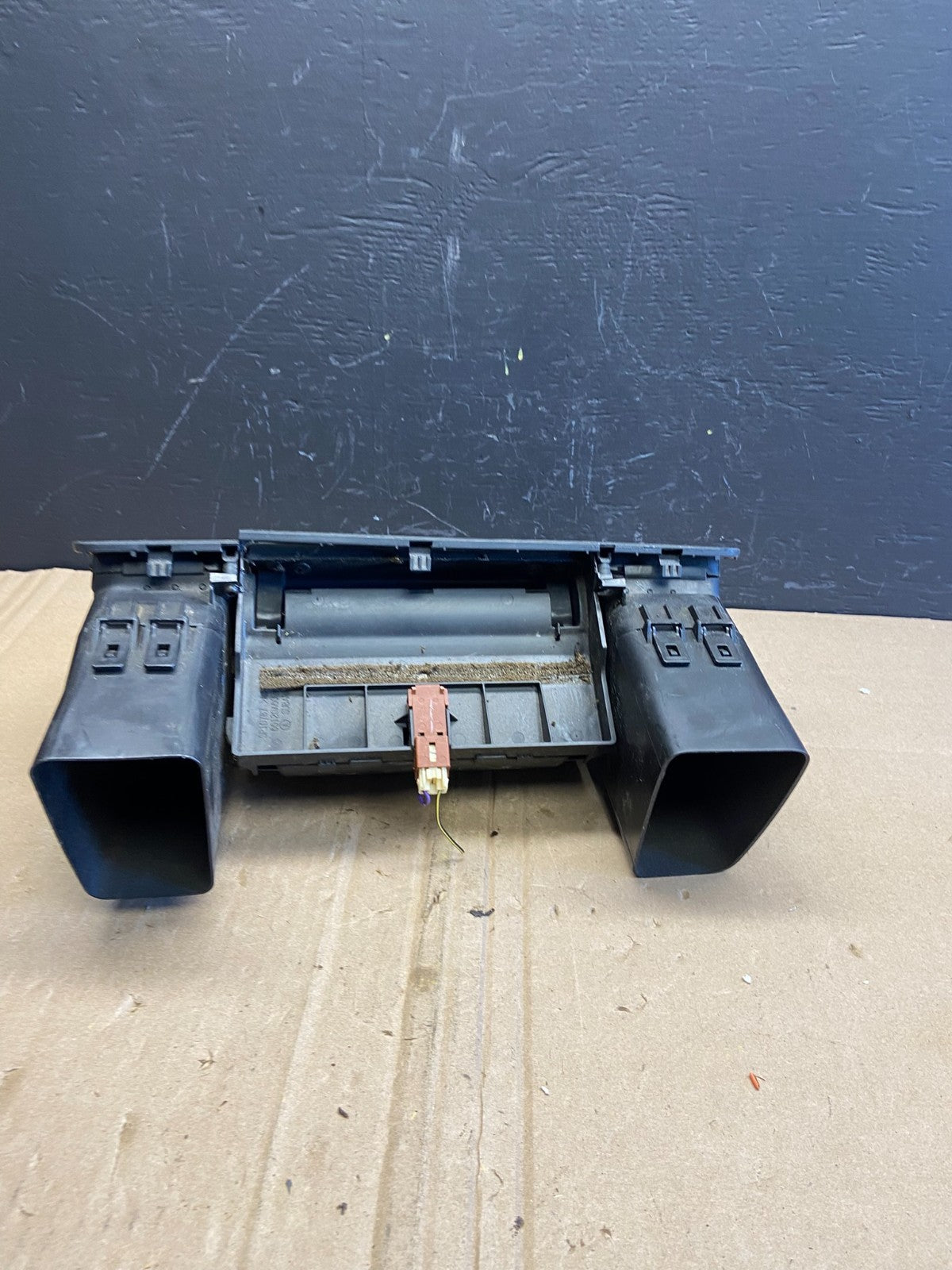 2005-2009 Subaru Legacy Outback Center Dash Bezel Vents Clock Storage AB8854 DG5