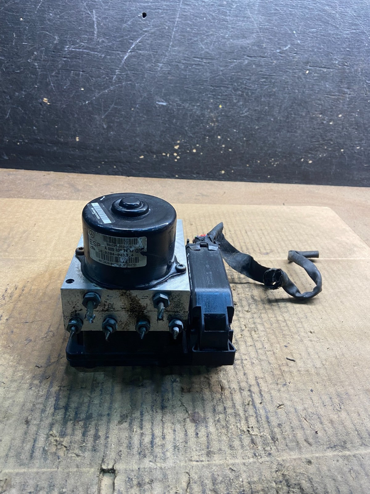 2002 to 2005 Mercedes W204 C230 C320 ABS Anti Lock Brake Pump Module y4387 DG1