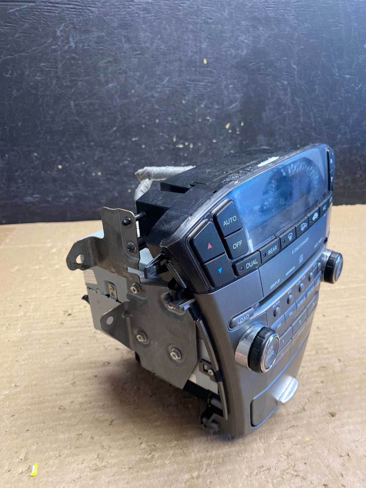 2007 to 2009 Acura Mdx Radio Stereo 6 CD Player Climate Control Pan OE AG8412 DG2