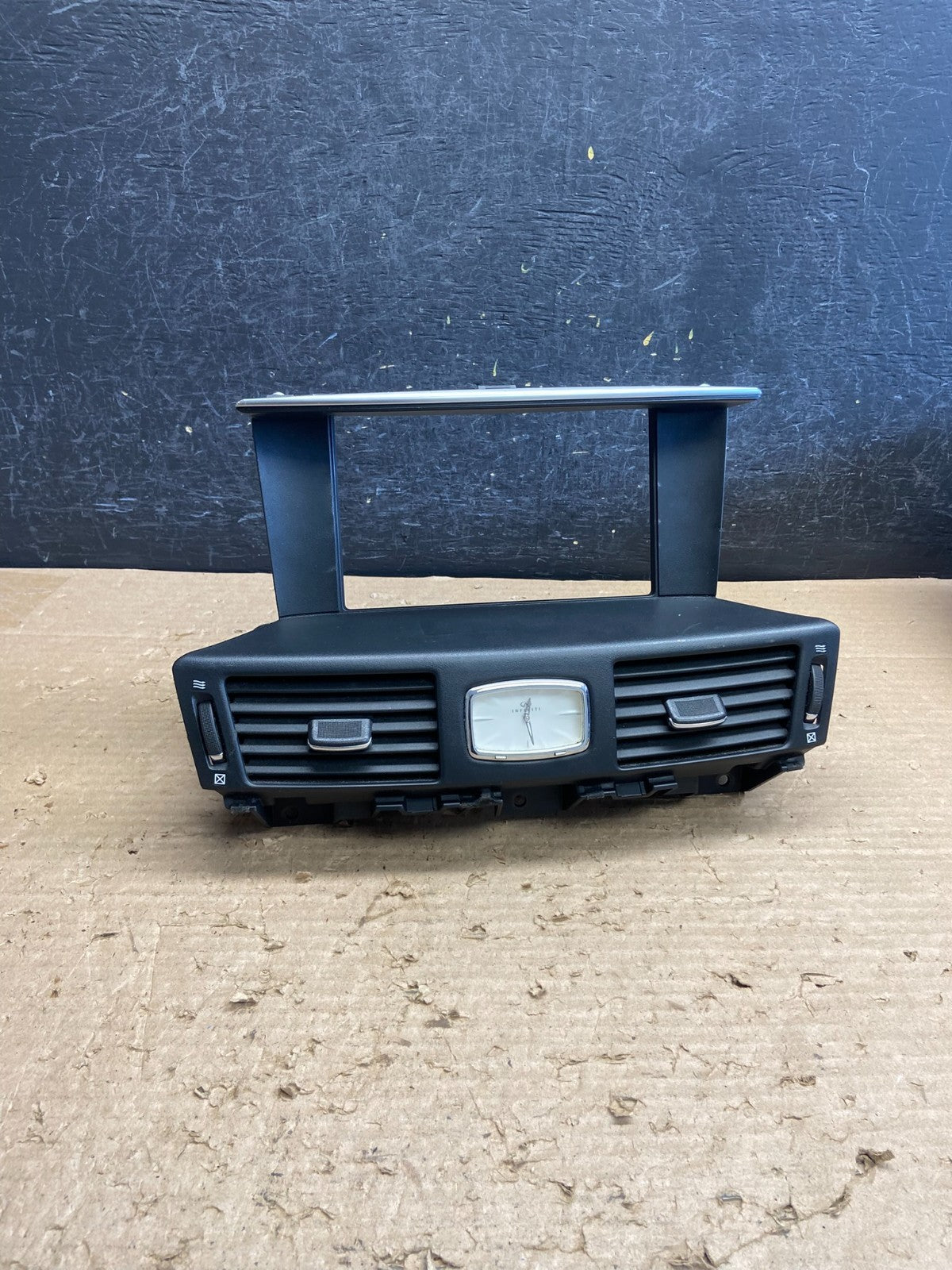 2011 2012 2013 Infiniti M37 Center Dash Radio Bezel W/ Vents Clock AG8748 DG0