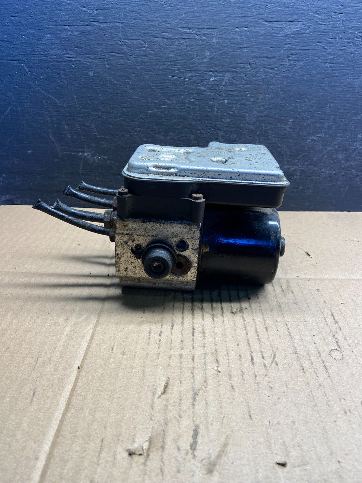 2003 - 2005 Chevrolet Silverado GMC Sierra ABS Anti-Lock Brake Module AD1786 DG2